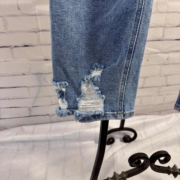 KanCan Boyfriend Mid Rise Ripped Ankle Jean - Size 30 - Picture 2 of 9